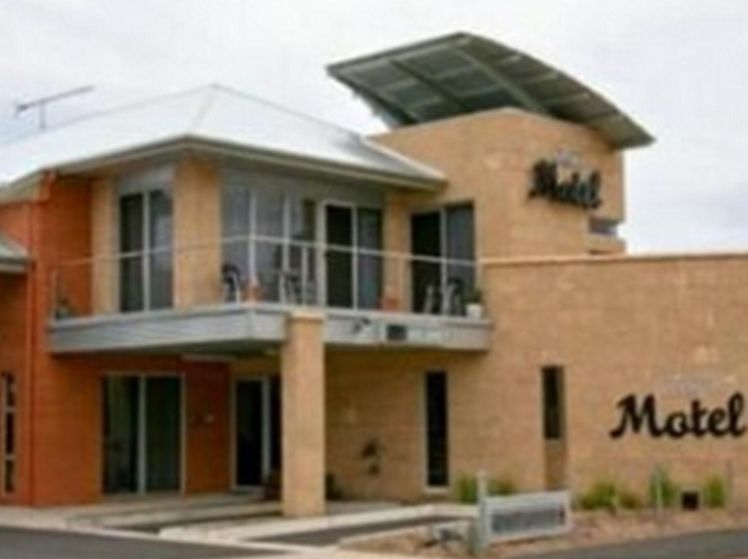 Strath Motel Strathalbyn Exterior photo