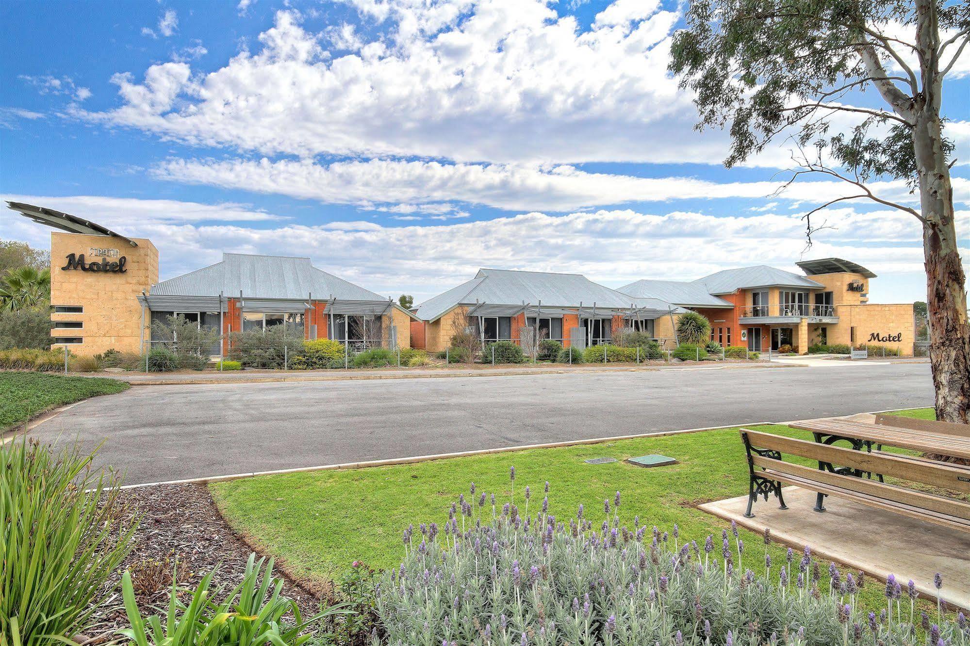 Strath Motel Strathalbyn Exterior photo