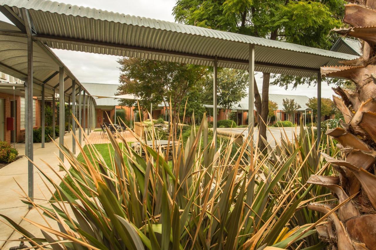 Strath Motel Strathalbyn Exterior photo