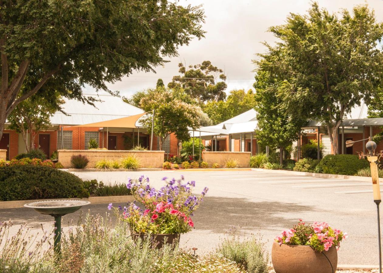 Strath Motel Strathalbyn Exterior photo